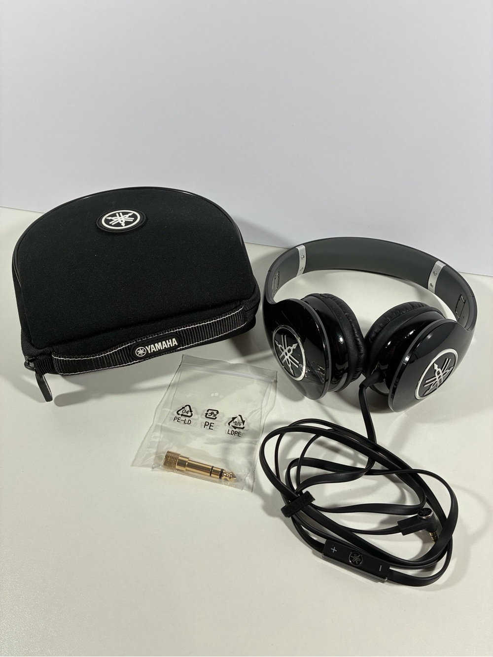 YAMAHA WIRED HEADPHONES W/ MICROPHONE MODEL HPH-PRO 300 BLACK W/ CASE EUC